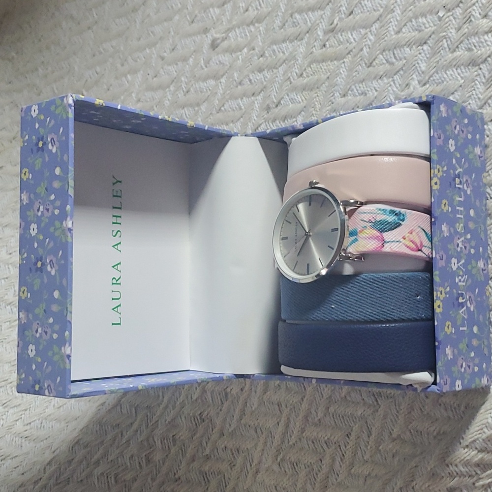 Laura Ashley Silver Slidethrough Interchaneable Sleek Dial Set Watch